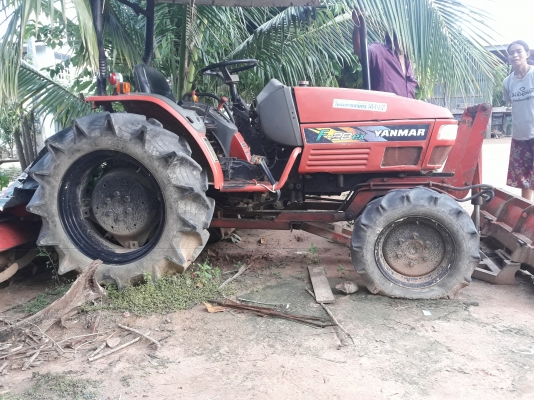 ขายรถไถยันม่ารุ่น F28 EX  ไมค์ 710 ชม. 0857389138