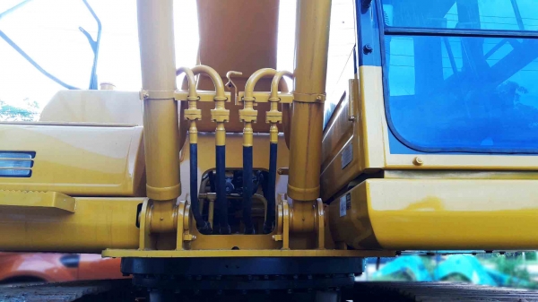 ขายรถแบคโฮ KOMATSU PC200-8MO ใช้งาน 9 พันชั่วโมง สภาพพร้อมใช้ ราคาไม่แรง