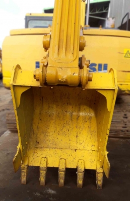 ขายรถแบคโฮ KOMATSU PC200-8MO ใช้งาน 9 พันชั่วโมง สภาพพร้อมใช้ ราคาไม่แรง