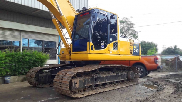 ขายรถแบคโฮ KOMATSU PC200-8MO ใช้งาน 9 พันชั่วโมง สภาพพร้อมใช้ ราคาไม่แรง