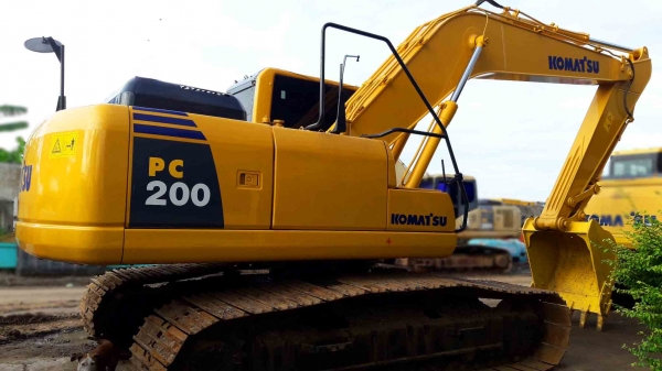 ขายรถแบคโฮ KOMATSU PC200-8MO ใช้งาน 9 พันชั่วโมง สภาพพร้อมใช้ ราคาไม่แรง