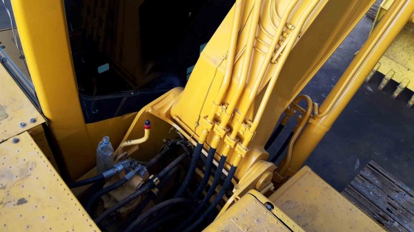 ขายรถแบคโฮ KOMATSU PC200-8MO ใช้งาน 9 พันชั่วโมง สภาพพร้อมใช้ ราคาไม่แรง