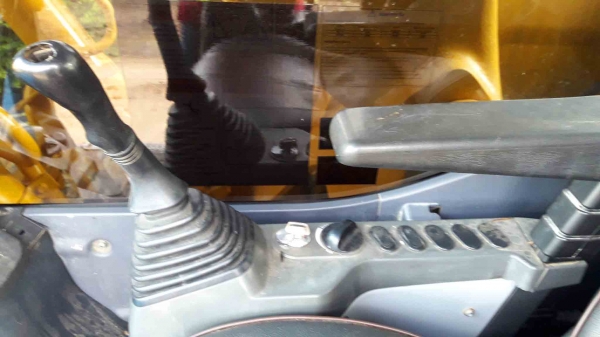 ขายรถแบคโฮ KOMATSU PC200-8MO ใช้งาน 9 พันชั่วโมง สภาพพร้อมใช้ ราคาไม่แรง