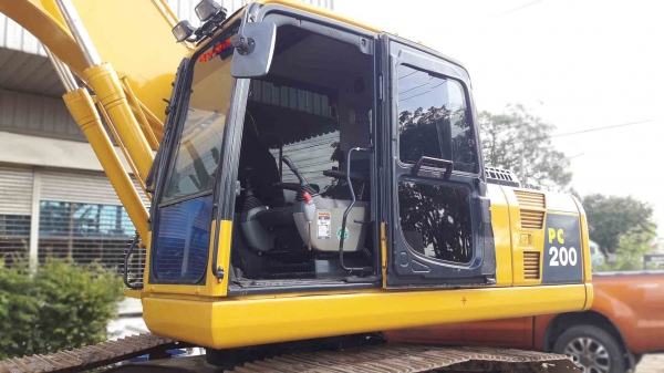 ขายรถแบคโฮ KOMATSU PC200-8MO ใช้งาน 9 พันชั่วโมง สภาพพร้อมใช้ ราคาไม่แรง