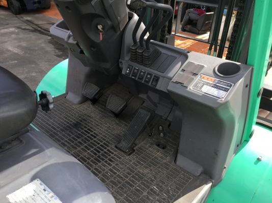 ขายรถโฟล์คลิฟท์มือสองนำเข้าจากประเทศญี่ปุ่นขนาด5.5ตัน