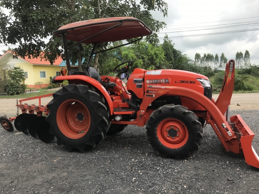 ขายรถไถคูโบต้า L3608 (4WD)2เพลา ใช้งาน 557 ชั่วโมง รถใช้ในไร่ สภาพ80\% พร้อมอุปกรณ์ ใบมีดหน้าและผาน4ไถบุกเบิก ราคา 298,000 บาท #พร้อมส่งฟรีถึงบ้าน โทรสอบถามได้เลยค่ะ 081-9136451 ขอดูรูปทาง Line:Bow6451  เครื่องดี เกียร์ดี ยางดีทั้ง 4 เส้น ตรวจเชคเรียบร้อยค