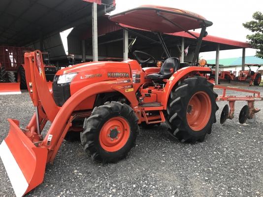 ขายรถไถคูโบต้า L3608 (4WD)2เพลา ใช้งาน 557 ชั่วโมง รถใช้ในไร่ สภาพ80\% พร้อมอุปกรณ์ ใบมีดหน้าและผาน4ไถบุกเบิก ราคา 298,000 บาท #พร้อมส่งฟรีถึงบ้าน โทรสอบถามได้เลยค่ะ 081-9136451 ขอดูรูปทาง Line:Bow6451  เครื่องดี เกียร์ดี ยางดีทั้ง 4 เส้น ตรวจเชคเรียบร้อยค