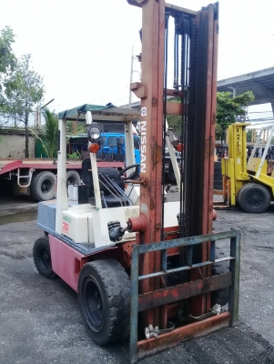 +++ ขายโฟล์คลิฟท์  NISSAN FD30  ขนาด  3  ตัน  เครื่องยนต์ดีเซล  เสา  4.5  เมตร  เกียร์ธรรมดา  ยางตัน ครับ