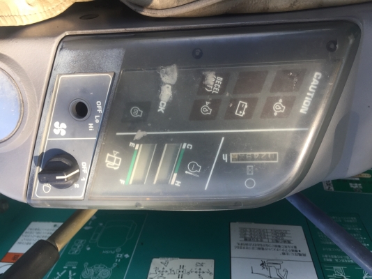 ขายรถขุด komatsu pc20r-8  โทร 086-1602189ต่อรองราคาได้ รถไม่เคยใช้งานในไทยเก่านอกแท้ 100\% ใช้งานเพียง 2,000 ชม.