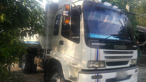 รถอีซูซุ 6 ล้อดั้ม FTR 195 แรงม้า. , ( รถ สวย. ) สนใจติดต่อ 081 - 6079515