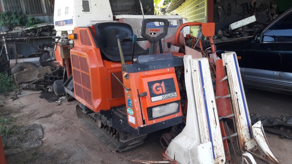 ขายด่วนรถเกี่ยวคูโบต้ารองกระสอบ รถครอบครัว RX155Akw สภาพสวยเก่านอกเดิม พร้อมใช้ สี่ร้อยกว่าชม ขายด่วนรถเกี่ยวคูโบต้ารองกระสอบ รถครอบครัว RX155Akw สภาพสวยเก่านอกเดิม พร้อมใช้ สี่ร้อยกว่าชม