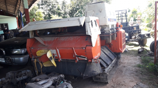 ขายด่วนรถเกี่ยวคูโบต้ารองกระสอบ รถครอบครัว RX155Akw สภาพสวยเก่านอกเดิม พร้อมใช้ สี่ร้อยกว่าชม ขายด่วนรถเกี่ยวคูโบต้ารองกระสอบ รถครอบครัว RX155Akw สภาพสวยเก่านอกเดิม พร้อมใช้ สี่ร้อยกว่าชม