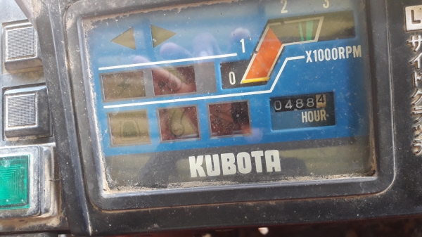 ขายด่วนรถเกี่ยวคูโบต้ารองกระสอบ รถครอบครัว RX155Akw สภาพสวยเก่านอกเดิม พร้อมใช้ สี่ร้อยกว่าชม ขายด่วนรถเกี่ยวคูโบต้ารองกระสอบ รถครอบครัว RX155Akw สภาพสวยเก่านอกเดิม พร้อมใช้ สี่ร้อยกว่าชม