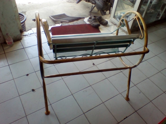 เก้าอี้โยกได้เป็นเหล็ก