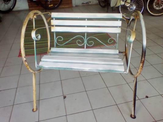 เก้าอี้โยกได้เป็นเหล็ก