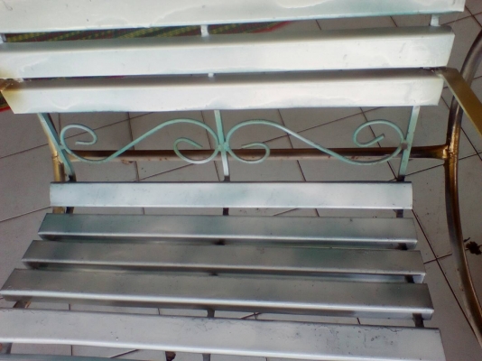 เก้าอี้โยกได้เป็นเหล็ก