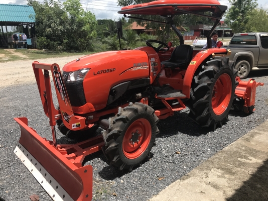 ขายรถไถคูโบต้า L4708SP (4WD)2เพลา ใช้งาน 400 ชั่วโมง รถใช้ในไร่ สภาพ80\% พร้อมอุปกรณ์ ใบมีดหน้าและผาน4ไถบุกเบิก ราคา 458,000 บาท พร้อมส่งฟรีถึงบ้าน โทรสอบถามได้เลยค่ะ 081-9136451 ขอดูรูปทาง Line:Bow6451  เครื่องดี เกียร์ดี ยางดีทั้ง 4 เส้น ตรวจเชคเรียบร้อย