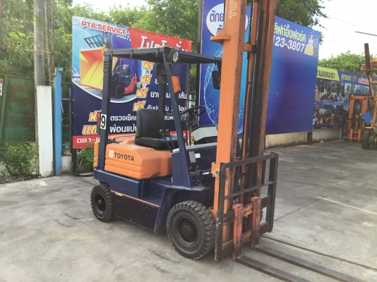 ขายรถโฟล์คลิฟท์มือสองนำเข้าจากประเทศญี่ปุ่นขนาดยกได้1ตันเสาสูง4.50เมตร