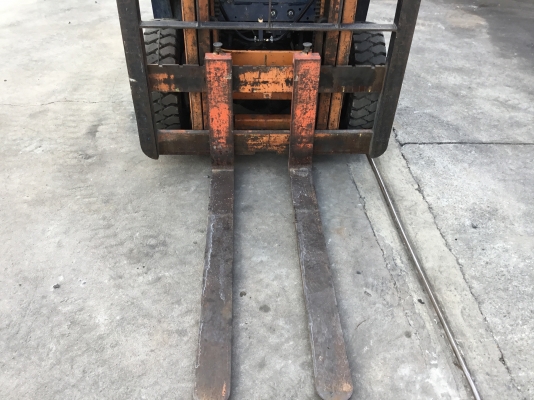 ขายรถโฟล์คลิฟท์มือสองนำเข้าจากประเทศญี่ปุ่นขนาดยกได้1ตันเสาสูง4.50เมตร