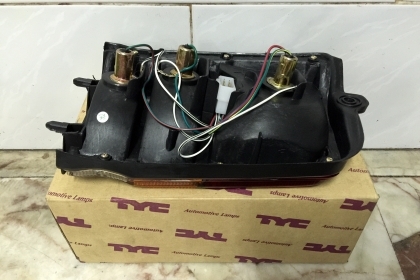 ขายไฟท้ายรถ DAIHATSU รุ่น MIRA L80 ใส่มิร่าบ้านเราได้เลย