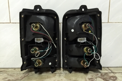 ขายไฟท้ายรถ DAIHATSU รุ่น MIRA L80 ใส่มิร่าบ้านเราได้เลย