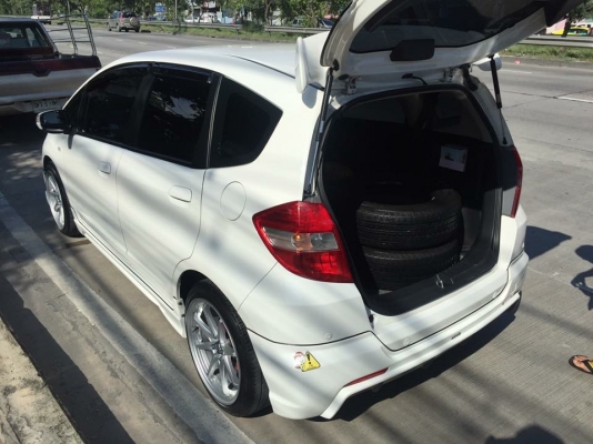 ยาง Bridgestone 205 70 15 ปี16 ดอกเต็ม ใช้ยาว ราคาไม่แพง ยาง Bridgestone 205 70 15 ปี16 ดอกเต็ม ใช้ยาว ราคาไม่แพง