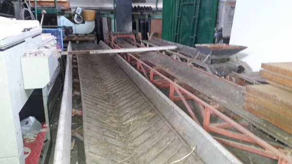 สายพานลำเลียงหน้าสายพาน 50 เซ็นติเมตรยาว 10 เมตร 4 ชุด ยาว 6เมตร 2ชุด รวม 6 ชุด 8 หมื่นครับ