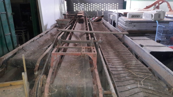 สายพานลำเลียงหน้าสายพาน 50 เซ็นติเมตรยาว 10 เมตร 4 ชุด ยาว 6เมตร 2ชุด รวม 6 ชุด 8 หมื่นครับ