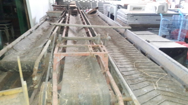 สายพานลำเลียงหน้าสายพาน 50 เซ็นติเมตรยาว 10 เมตร 4 ชุด ยาว 6เมตร 2ชุด รวม 6 ชุด 8 หมื่นครับ