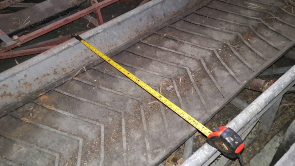 สายพานลำเลียงหน้าสายพาน 50 เซ็นติเมตรยาว 10 เมตร 4 ชุด ยาว 6เมตร 2ชุด รวม 6 ชุด 8 หมื่นครับ