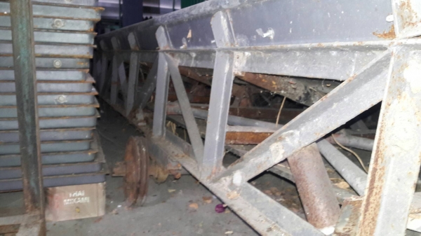 สายพานลำเลียงหน้าสายพาน 50 เซ็นติเมตรยาว 10 เมตร 4 ชุด ยาว 6เมตร 2ชุด รวม 6 ชุด 8 หมื่นครับ