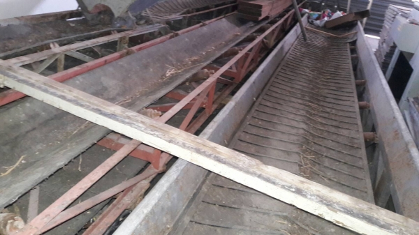 สายพานลำเลียงหน้าสายพาน 50 เซ็นติเมตรยาว 10 เมตร 4 ชุด ยาว 6เมตร 2ชุด รวม 6 ชุด 8 หมื่นครับ