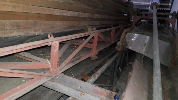 สายพานลำเลียงหน้าสายพาน 50 เซ็นติเมตรยาว 10 เมตร 4 ชุด ยาว 6เมตร 2ชุด รวม 6 ชุด 8 หมื่นครับ