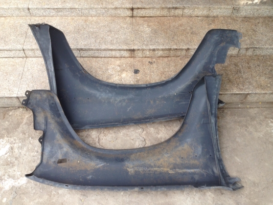 ขายกาบซุ้มหน้า ขวา และ ซ้าย ของ toyota LN 46 หรือ ถ้าเป็นบ้านเราที่เรียกว่าม้ากระโดด หรือ LN 30