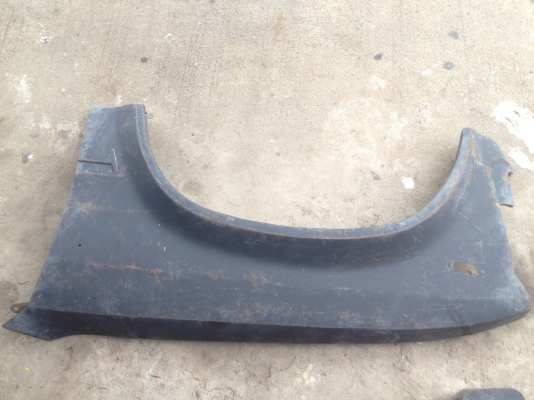 ขายกาบซุ้มหน้า ขวา และ ซ้าย ของ toyota LN 46 หรือ ถ้าเป็นบ้านเราที่เรียกว่าม้ากระโดด หรือ LN 30