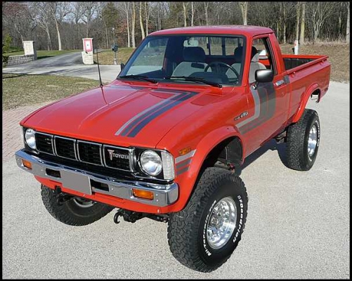 ขายกาบซุ้มหน้า ขวา และ ซ้าย ของ toyota LN 46 หรือ ถ้าเป็นบ้านเราที่เรียกว่าม้ากระโดด หรือ LN 30