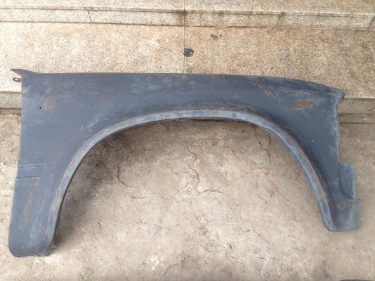 ขายกาบซุ้มหน้า ขวา และ ซ้าย ของ toyota LN 46 หรือ ถ้าเป็นบ้านเราที่เรียกว่าม้ากระโดด หรือ LN 30