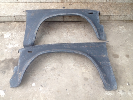 ขายกาบซุ้มหน้า ขวา และ ซ้าย ของ toyota LN 46 หรือ ถ้าเป็นบ้านเราที่เรียกว่าม้ากระโดด หรือ LN 30