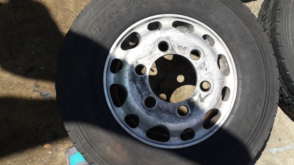 ** คู่ละ 9,500 ** ล้อมิเนียมญี่ปุ่นพร้อมยาง225 80R17.5  น๊อต6รู สวยพร้อมใช้งาน