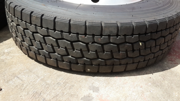 ** คู่ละ 9,500 ** ล้อมิเนียมญี่ปุ่นพร้อมยาง225 80R17.5  น๊อต6รู สวยพร้อมใช้งาน