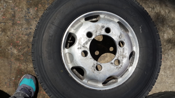 ** คู่ละ 9,500 ** ล้อมิเนียมญี่ปุ่นพร้อมยาง225 80R17.5  น๊อต6รู สวยพร้อมใช้งาน