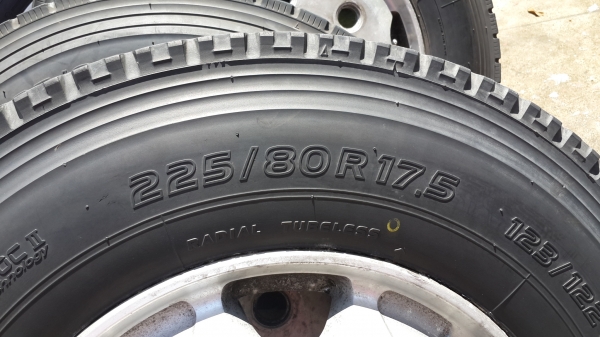 ** คู่ละ 9,500 ** ล้อมิเนียมญี่ปุ่นพร้อมยาง225 80R17.5  น๊อต6รู สวยพร้อมใช้งาน