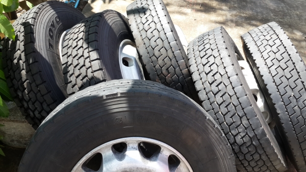 ** คู่ละ 9,500 ** ล้อมิเนียมญี่ปุ่นพร้อมยาง225 80R17.5  น๊อต6รู สวยพร้อมใช้งาน