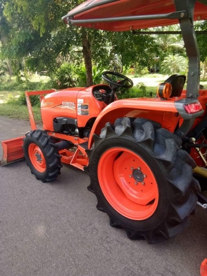 คูโบต้า L3608SP (4wd) รถเกรดเอ!! สีเดิม100\% สภาพสวยมากๆ #ใช้งานน้อย 313 ชม. #((เพลาพีทีโอ ไม่เคยใช้งานเลย)) #มาพร้อมดันหน้า ➕หางตัดหญ้าLCS ขนาด 1.30 เมตร (ของใหม่) #เล่มทะเบียนพร้อมโอน มีบริการจัดส่วทั่วไทย สนใจโทร082-2989243 แม็ก คูโบต้า L3608SP (4wd) รถเกรดเอ!! สีเดิม100\% สภาพสวยมากๆ #ใช้งานน้อย 313 ชม. #((เพลาพีทีโอ ไม่เคยใช้งานเลย)) #มาพร้อมดันหน้า ➕หางตัดหญ้าLCS ขนาด 1.30 เมตร (ของใหม่) #เล่มทะเบียนพร้อมโอน มีบริการจัดส่วทั่วไทย สนใจโทร082-2989243 แม็ก