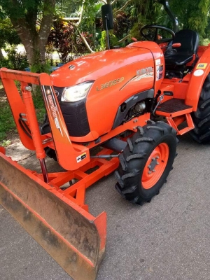 คูโบต้า L3608SP (4wd) รถเกรดเอ!! สีเดิม100\%  สภาพสวยมากๆ  #ใช้งานน้อย 313 ชม. #((เพลาพีทีโอ ไม่เคยใช้งานเลย)) #มาพร้อมดันหน้า ➕หางตัดหญ้าLCS ขนาด 1.30 เมตร (ของใหม่) #เล่มทะเบียนพร้อมโอน มีบริการจัดส่วทั่วไทย สนใจโทร082-2989243 แม็ก