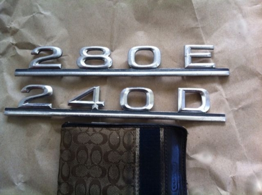 ตัวอักษรฝากระโปรงหลัง BENZ w123