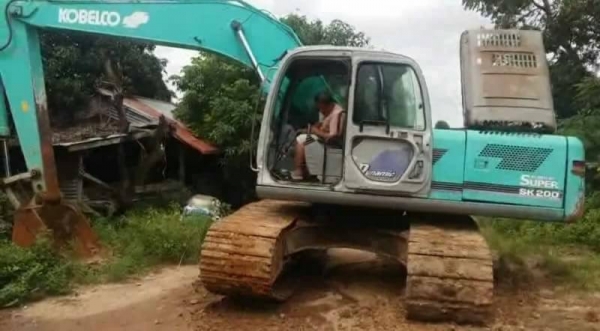 ขาย1,295,000 บาท  KOBELCO SK200 MARK 6 SUPER YN-10 สภาพพร้อมใช้งาน เครื่องปั้มดีเยี่ยม ระบบไฟฟ้าสมบูรณ์ เอวแน่น โซ่ช่วงล่างเต็ม เอกสารเล่มทะเบียน   รถอยู่ จ.มุกดาหาร  090-772-3710 090-772-3708