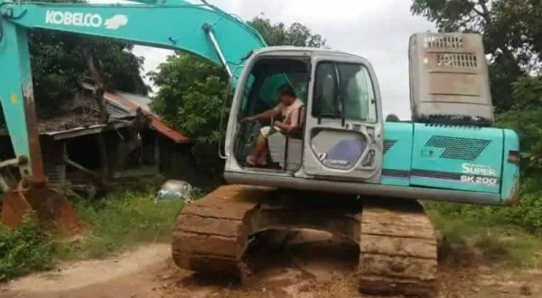 ขาย1,295,000 บาท  KOBELCO SK200 MARK 6 SUPER YN-10 สภาพพร้อมใช้งาน เครื่องปั้มดีเยี่ยม ระบบไฟฟ้าสมบูรณ์ เอวแน่น โซ่ช่วงล่างเต็ม เอกสารเล่มทะเบียน   รถอยู่ จ.มุกดาหาร  090-772-3710 090-772-3708