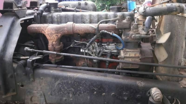 ขาย 295,000 บาท HINO KT920 เพลาเดียว เครื่อง EH700-168 แรง (หางขึ้น 200 ได้) หัวบาง ยางดี คัสชีสวย เอกสารเล่มทะเบียน  รถอยู่ จ.ศรีสะเกษ  090-772-3710 090-772-3708