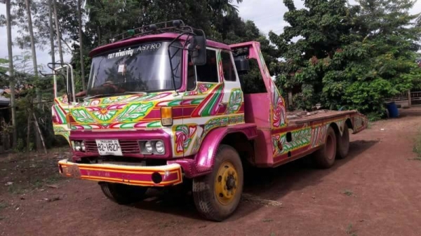 ขาย 295,000 บาท HINO KT920 เพลาเดียว เครื่อง EH700-168 แรง (หางขึ้น 200 ได้) หัวบาง ยางดี คัสชีสวย เอกสารเล่มทะเบียน  รถอยู่ จ.ศรีสะเกษ  090-772-3710 090-772-3708